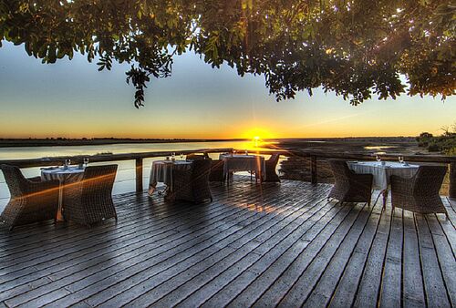 Terrasse in der Chobe Game Lodge in Botswana