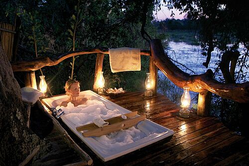 Romantische Badewanne im Pom Pom Camp im Okavango Delta