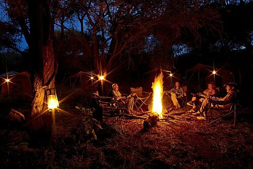 Lagerfeuer bei einer Mobile Camping Safari in Botswana