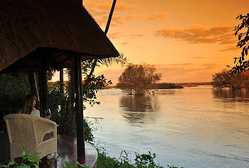 Sonnenuntergang in der Thorntree River Lodge in Livingstone