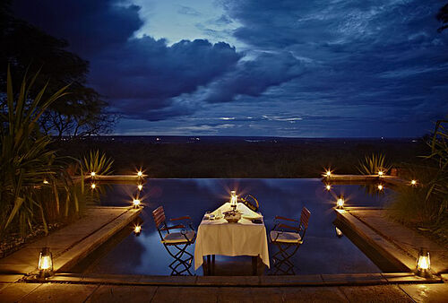 Dinner am Pool in der Stanley Safari Lodge in Livingstone