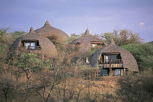 Kuppelförmige Unterkünfte in der Serengeti Serena Lodge in Tansania