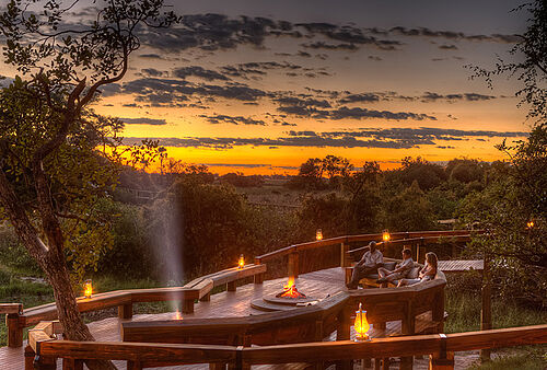 Romantische Feuerstelle im Camp Okavango in Botswana