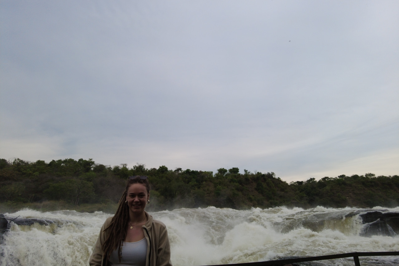 Lena Dasch von Karibu Safaris bei den Murchison Falls in Uganda
