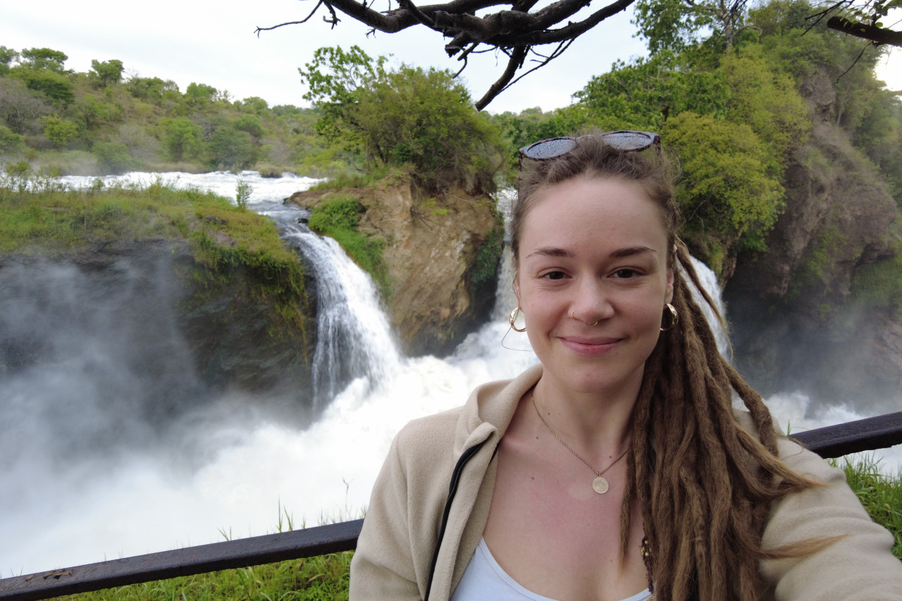 Lena Dasch von Karibu Safaris bei den Murchison Falls in Uganda