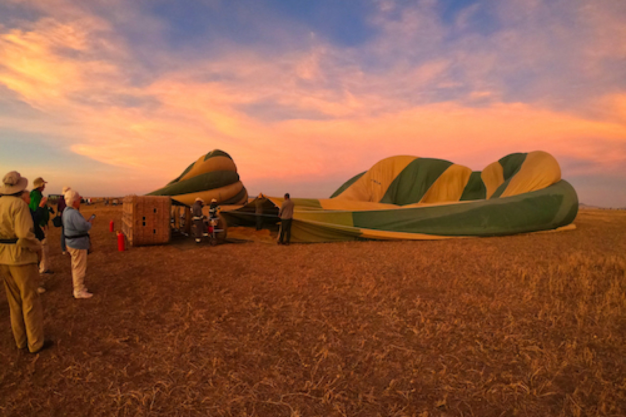 Ballonsafari mit Karibu Safaris am frühen Morgen in der Serengeti