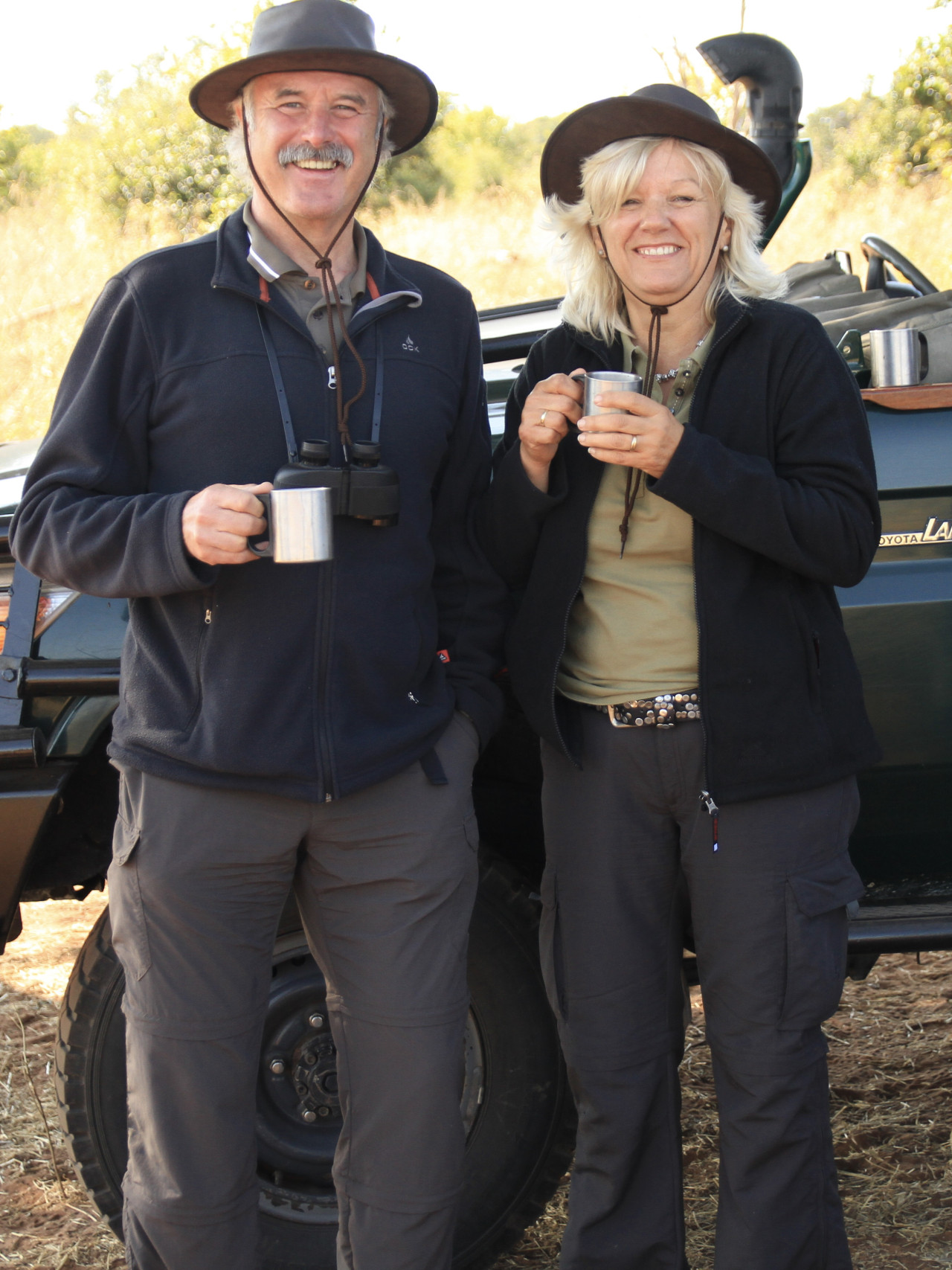 Glückliche Kunden bei Kaffeepause mit Karibu Safaris