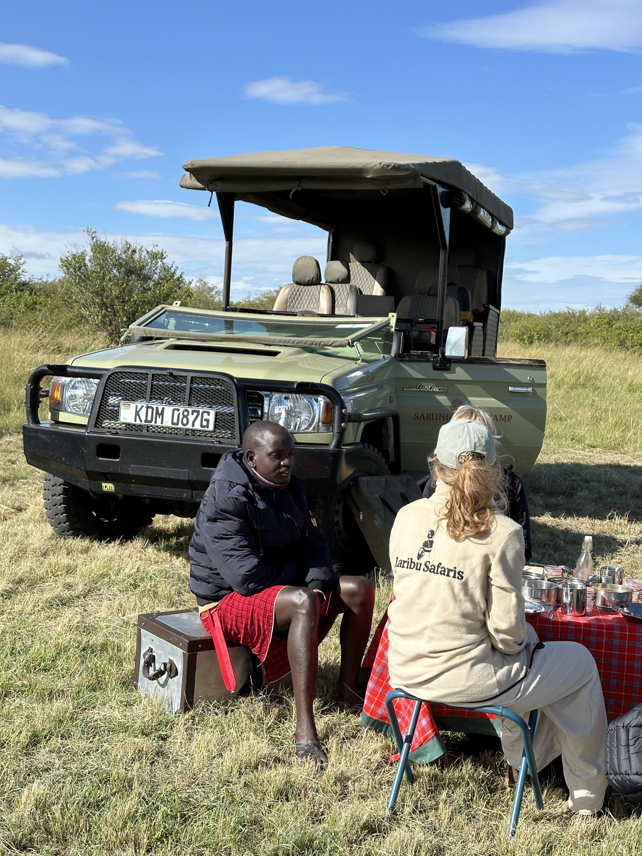 Picknick in der Wildnis während einer Safari mit Karibu Safaris