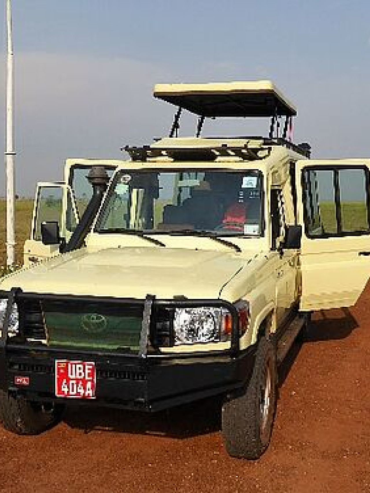 Safari-Jeep für Erlebnisse mit Karibu Safaris