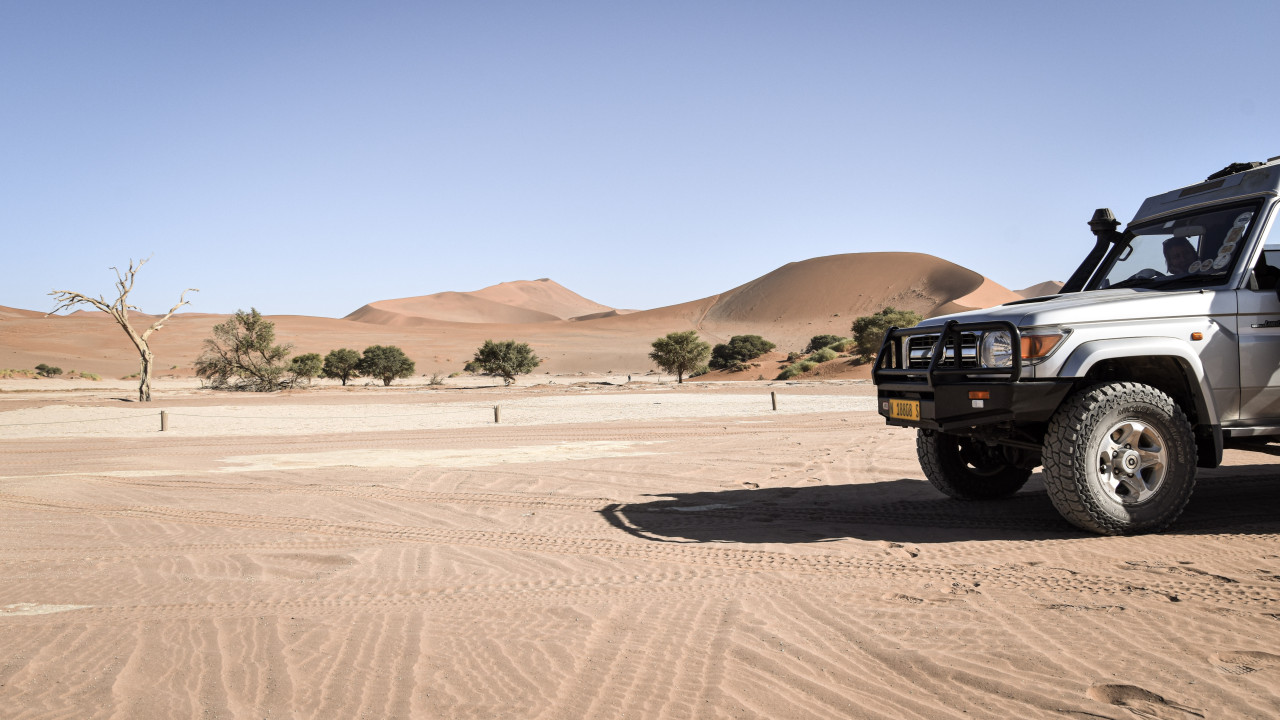 Karibu Safaris in den Dünen von Soussusvlei in Namibia
