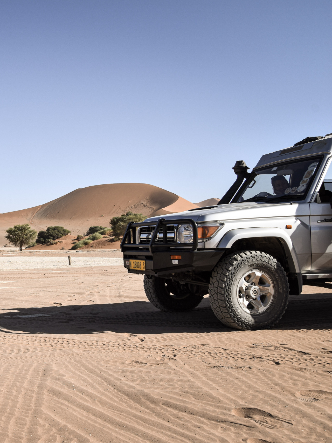 Karibu Safaris in den Dünen von Soussusvlei in Namibia