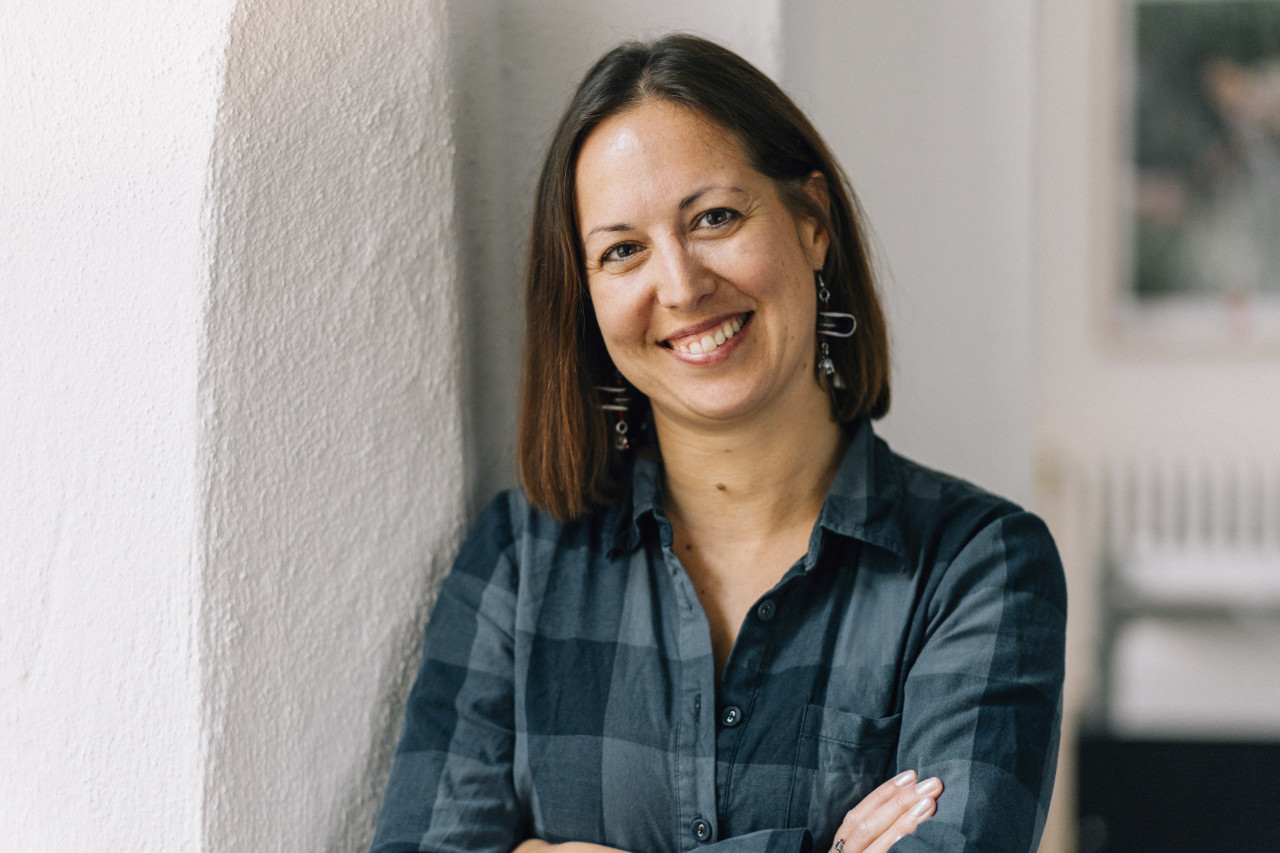 Verena Jenkin berät Kunden für Reisen nach Afrika