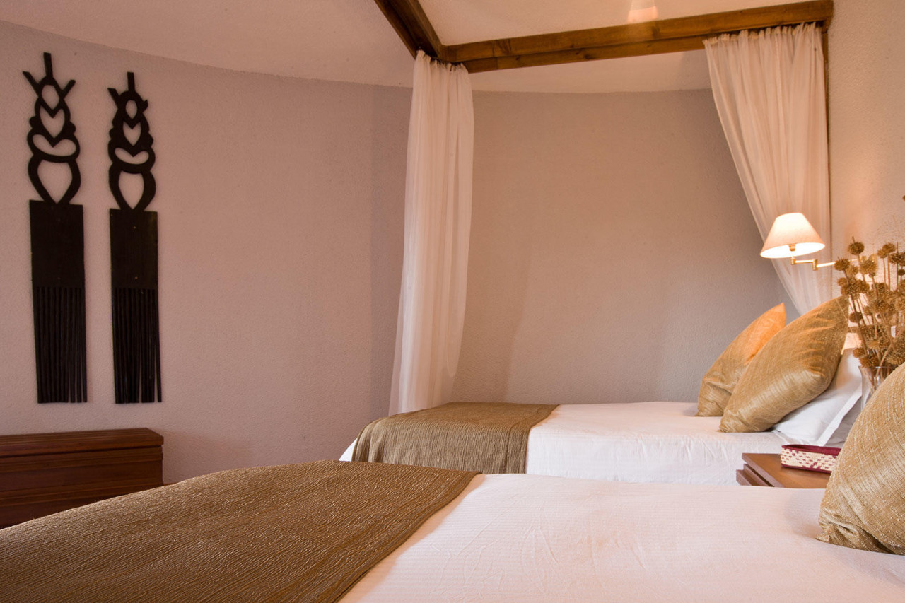 Geräumige Zimmer mit privater Lounge und Minibar