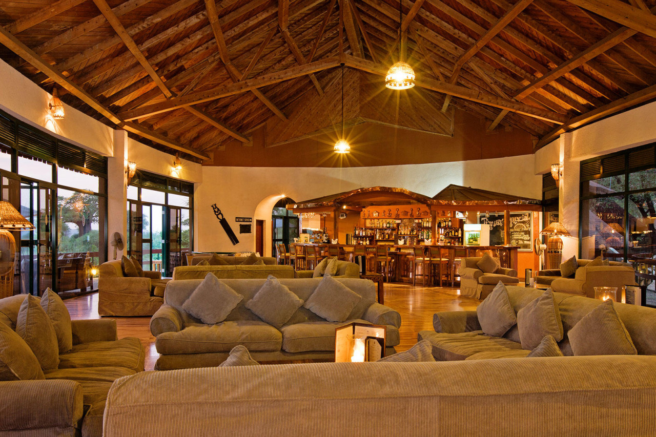 Haupthaus mit Restaurant, Bar und Lounge