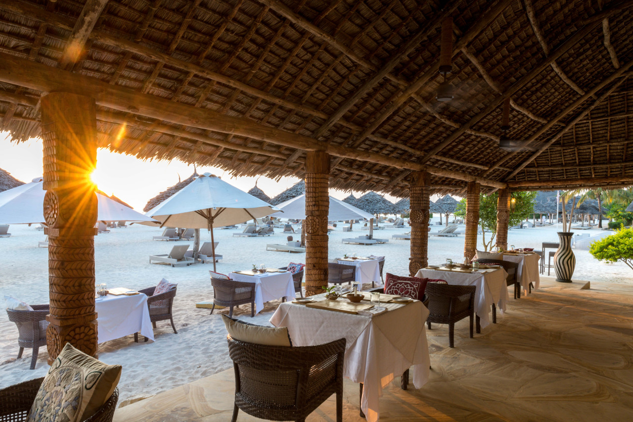 Ocean Dhow Bar für Getränke und Snacks am Strand