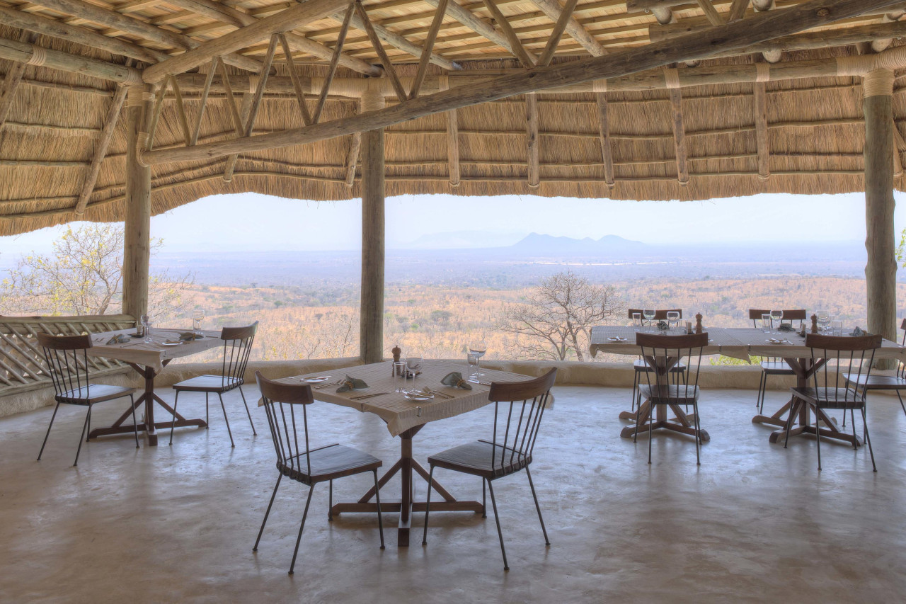 Exzellente Mahlzeiten im offenen Essbereich