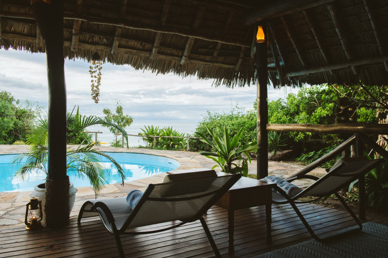 Entspannung und Sonnenbaden am Pool