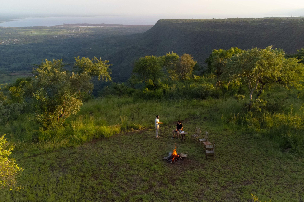 Lagerfeuer zum Sundowner am Kraterrand