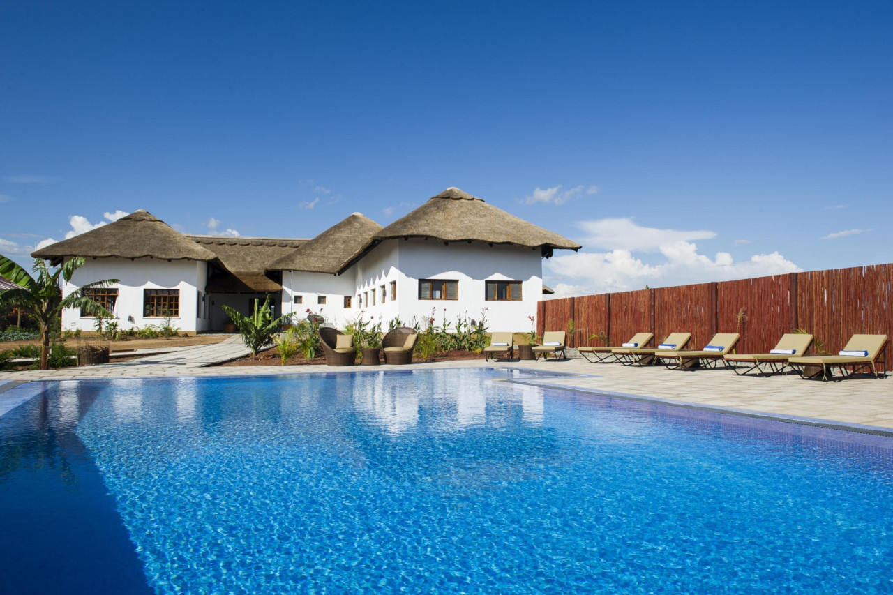 Exklusive Lodge Pool zur Erfrischung