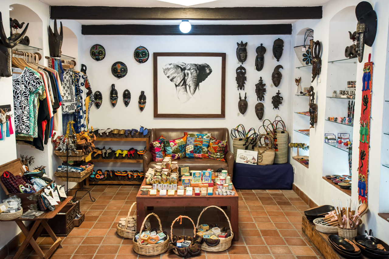 Gut ausgestatteter Shop für Souvenirs