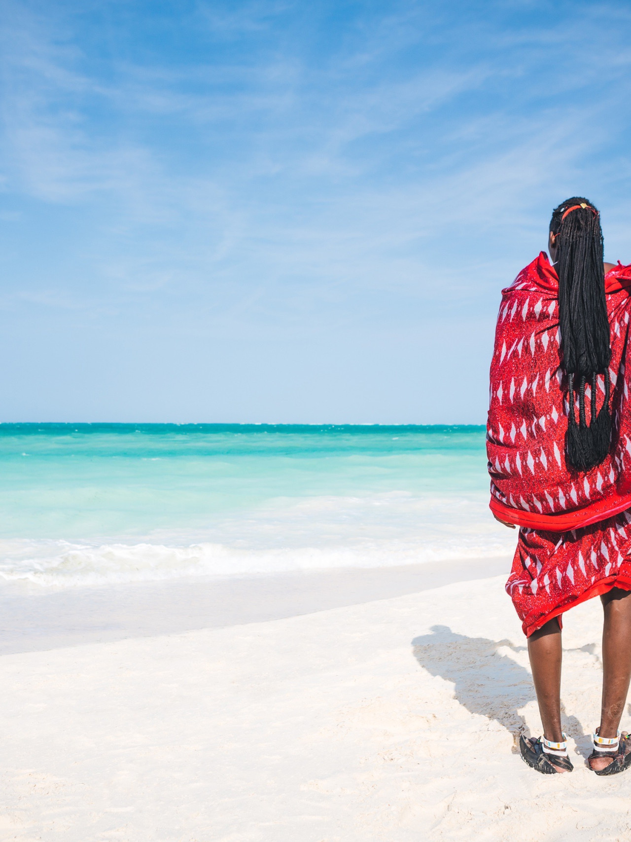 Privatstrand mit weißem Sand und türkisblauem Meer