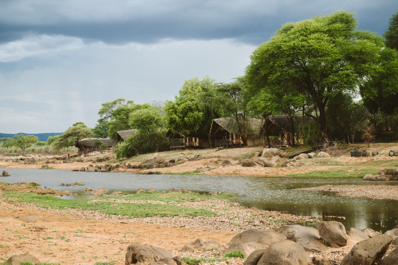 Romantische Lodge entlang des Ruaha Flussufers