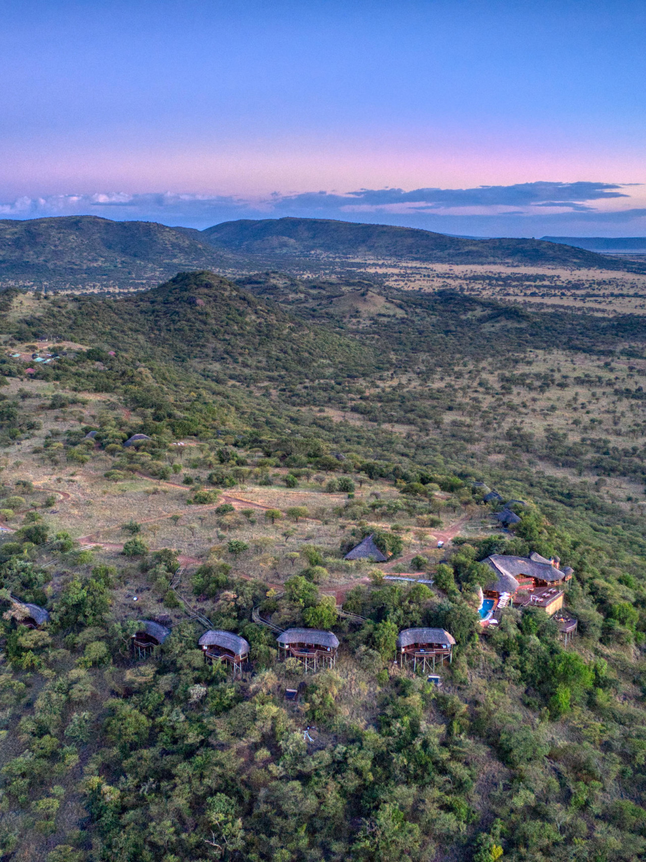 Die Lodge liegt hoch oben auf einem natürlichen Plateau