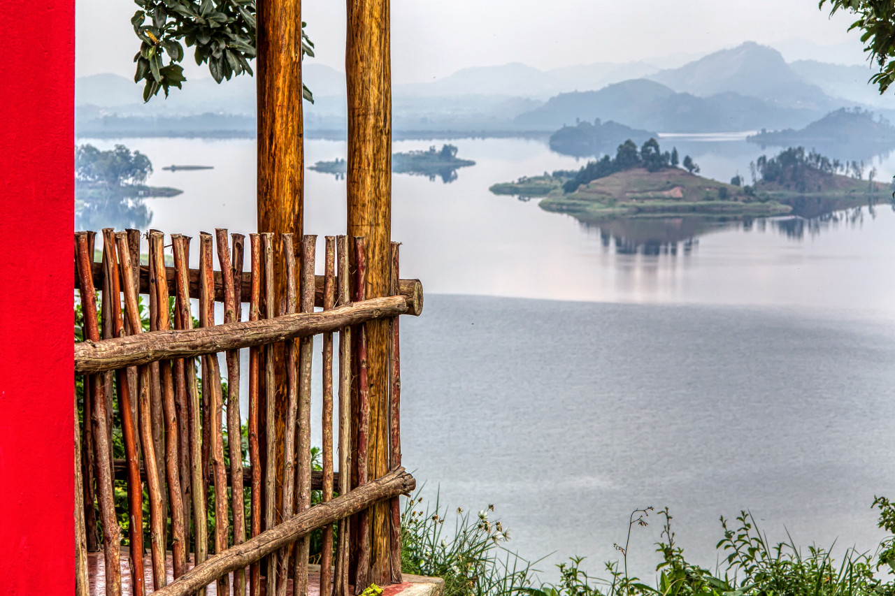 Fantasische Lage auf einem Hügel am Lake Mutanda