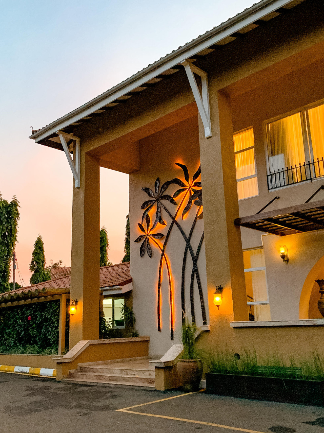 Boutique Hotel eingebettet in einem grünen Vorort