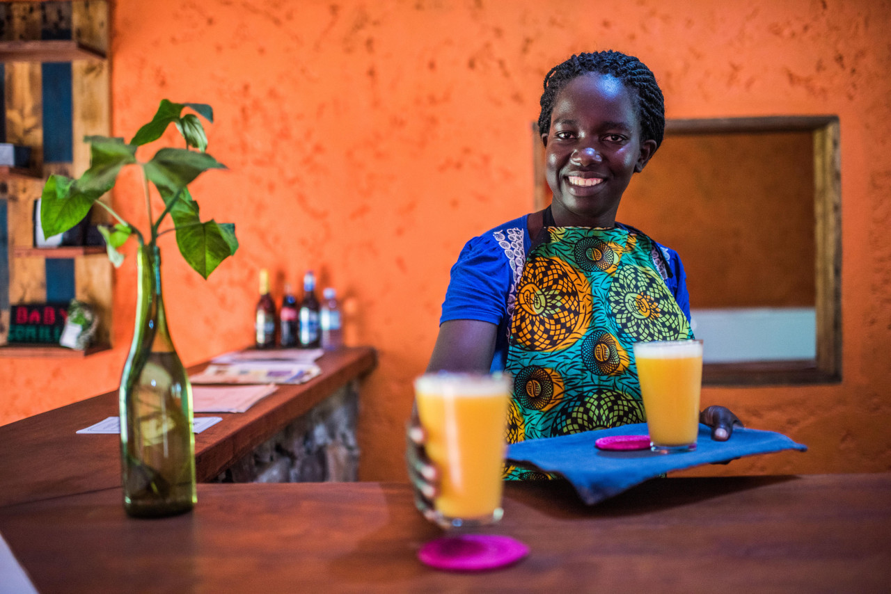 In der Bwindi Bar können Sie einen Gorrillini-Cocktail genießen