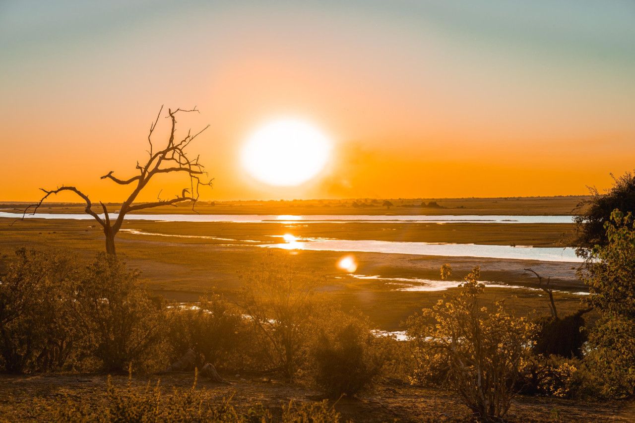 Immer wieder schön: ein Sonnenuntergang über dem Chobe