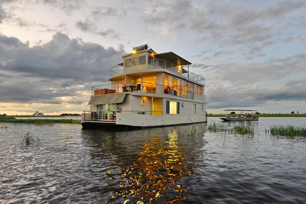 Einzigartiges Erlebnis auf dem luxuriösen Hausboot