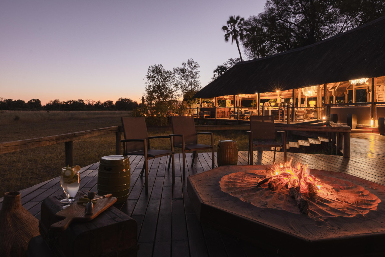 Den Tag mit einem Sundowner am Lagerfeuer beenden