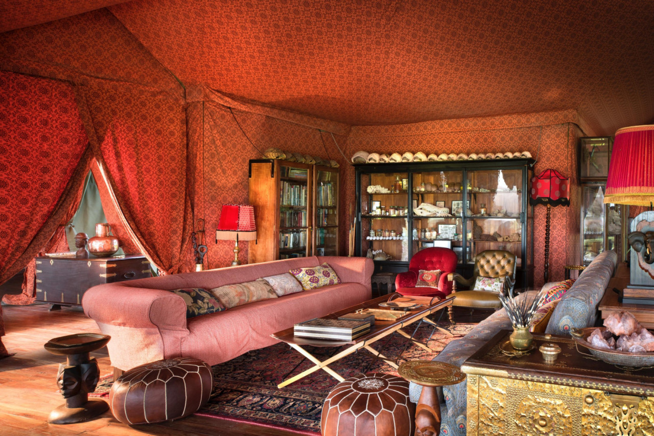 Prächtige Lounge mit einem Naturkundemuseum