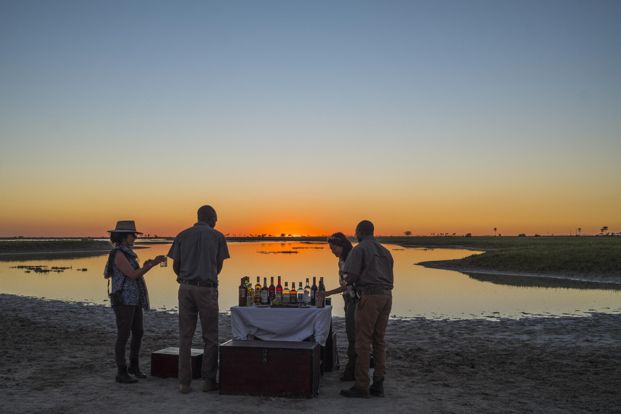 Wahl des Lieblingsdrinks zum atemberaubenden Sundowner