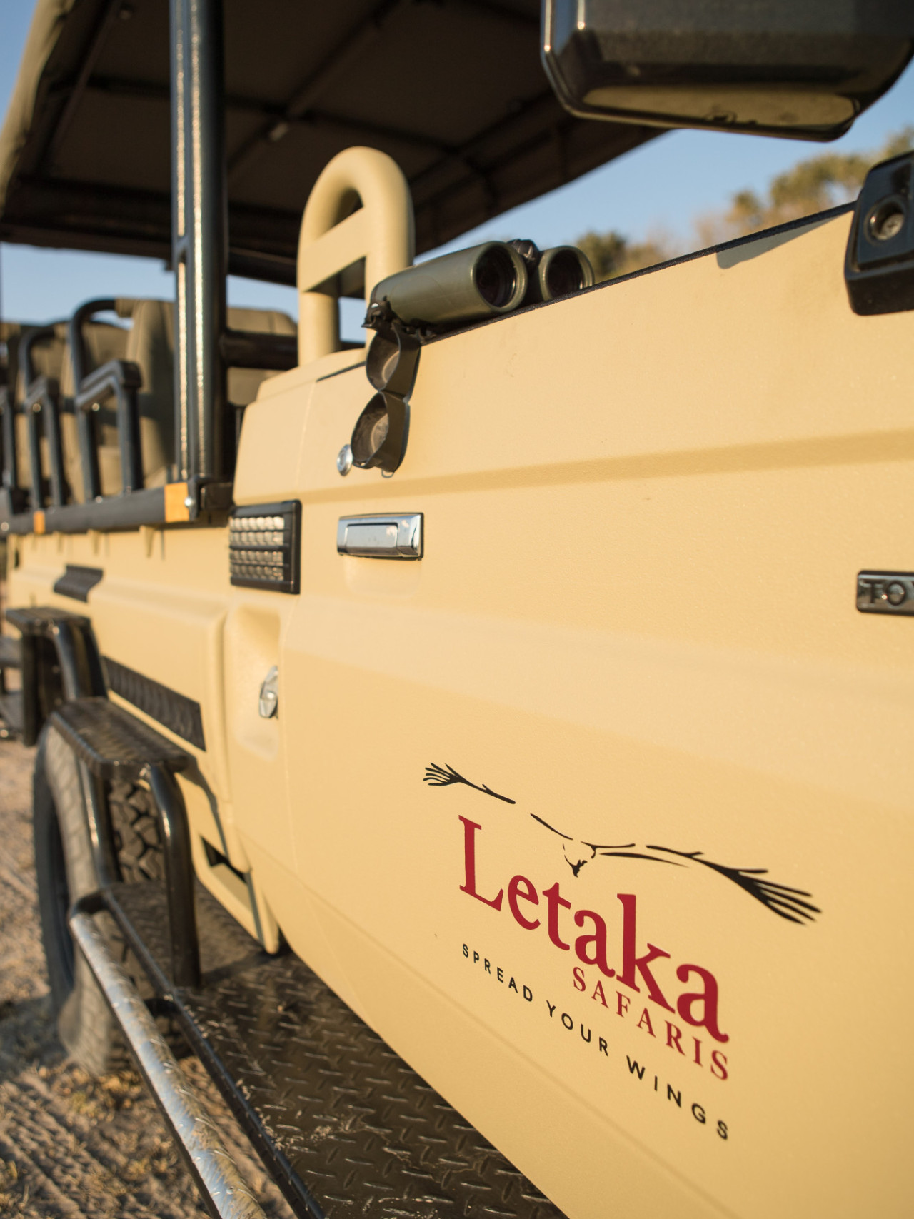 Offenes Safarifahrzeug für erlebnisreiche Pirschfahrten