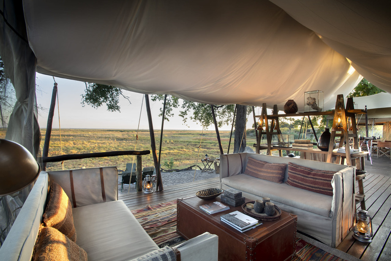 Gemeinschaftslicher Bereich mit Lounge, Bar und Essbereich