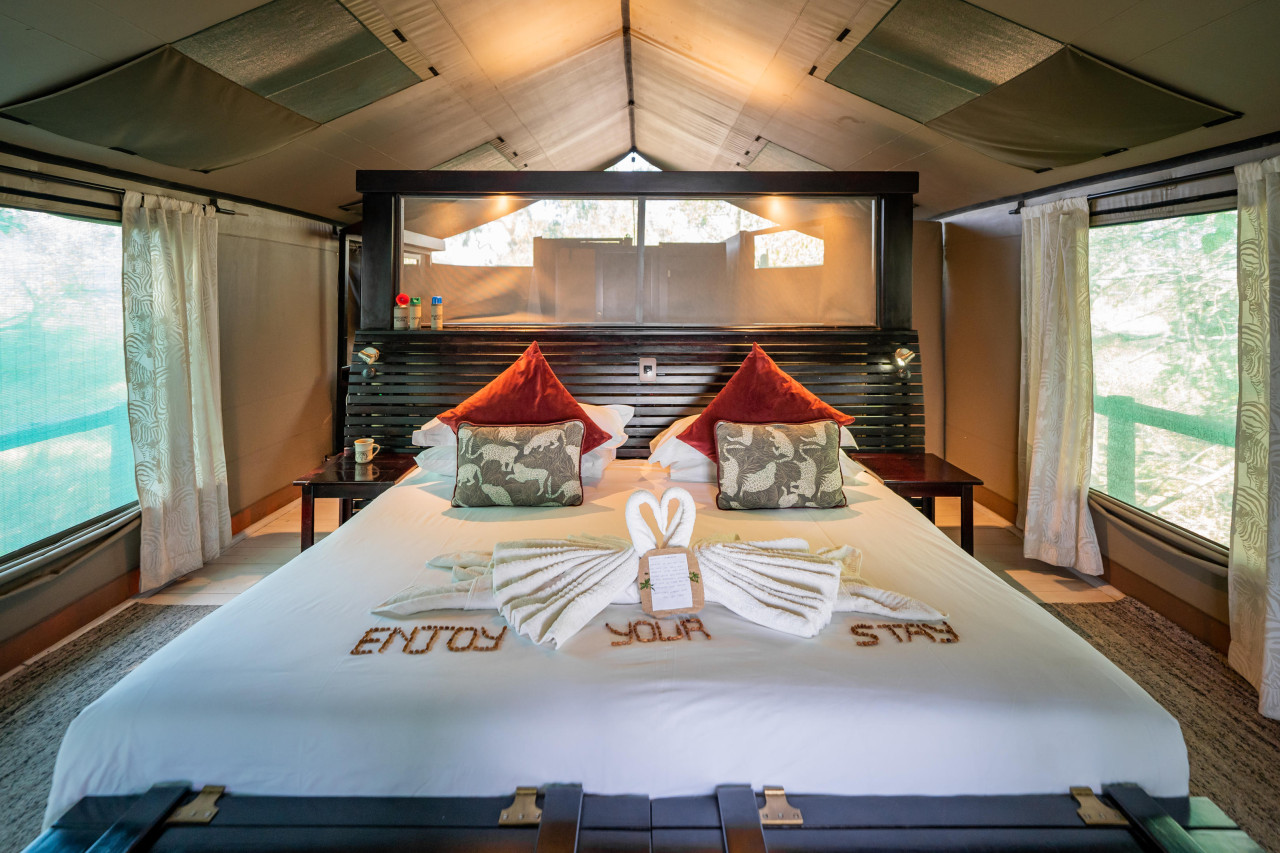 Traditionelle Safari-Zelte im Meru-Stil mit allem Komfort