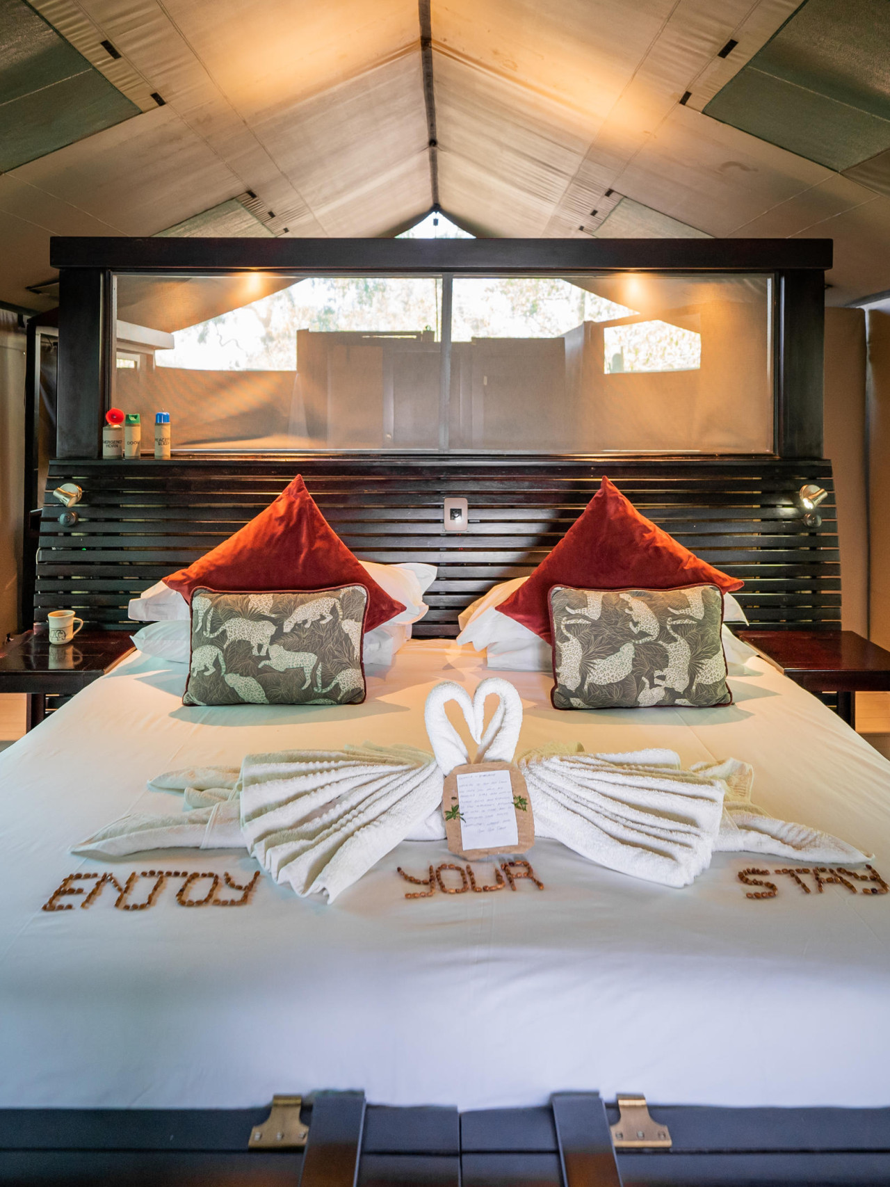 Traditionelle Safari-Zelte im Meru-Stil mit allem Komfort
