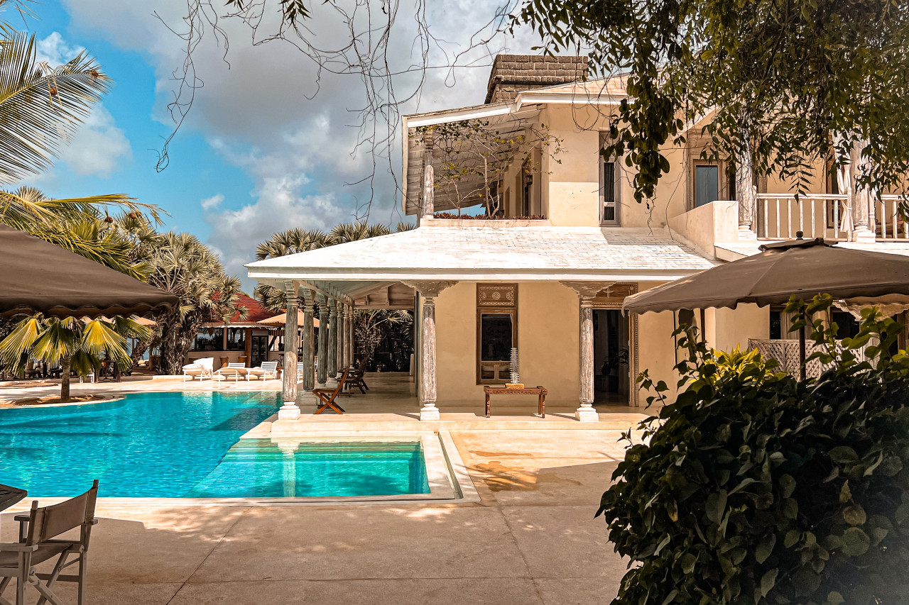 Privat geführtes Luxus-Strandhotel auf der Insel Manda