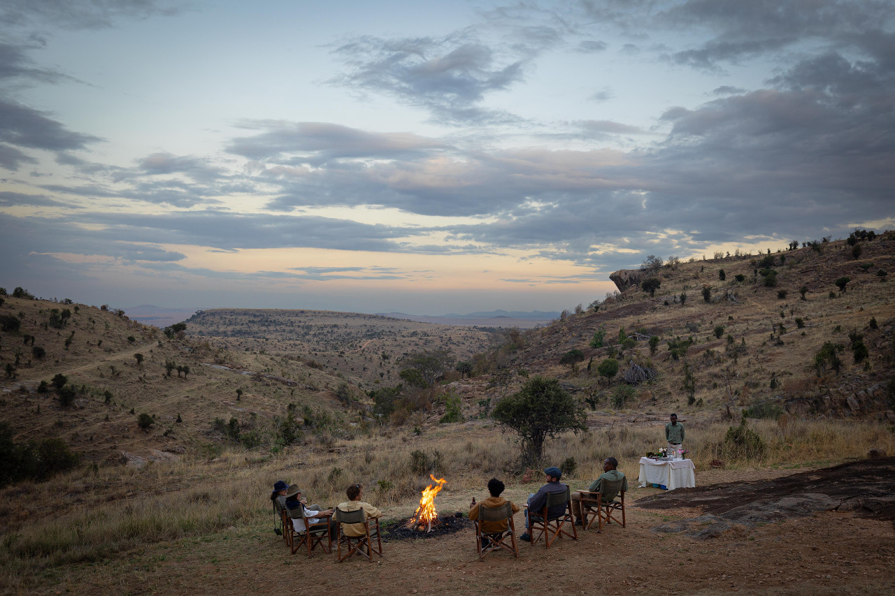 Gänsehaut-Erlebnis beim Sundowner mit Blick auf das Tal