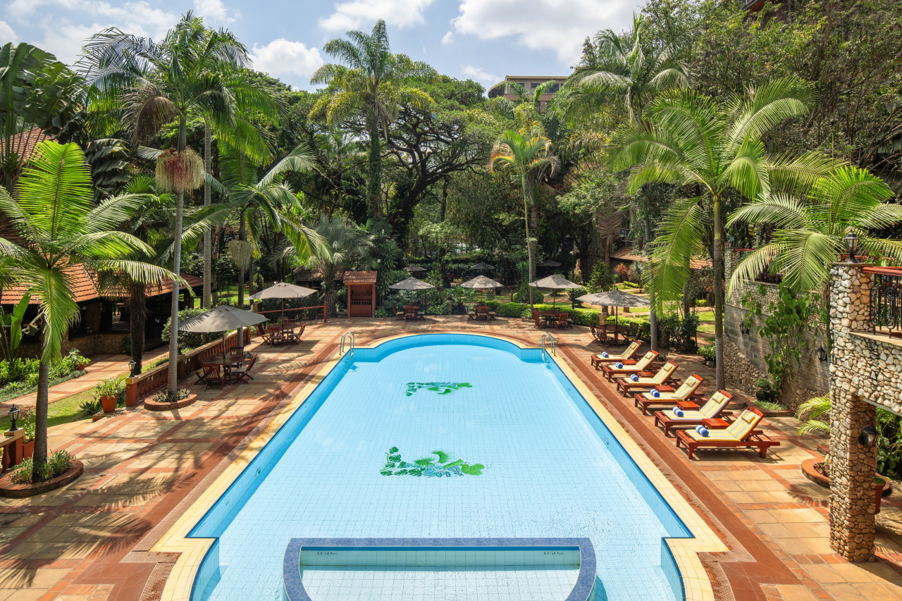 Erfrischung und Sonnenbaden am Pool