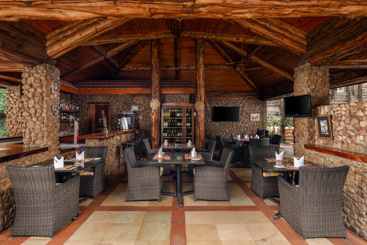 Pwani Restaurant mit Bar für kleine Speisen