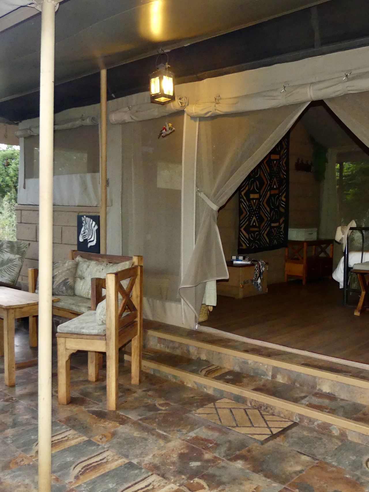 Kleines, umweltfreundliches Safari-Camp