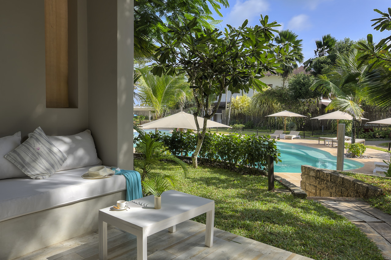 Blick auf den Pool von der Standard Garden Suite