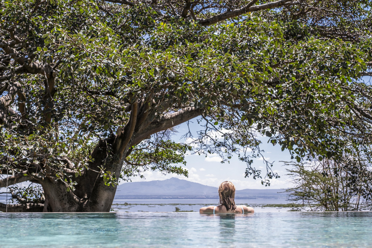 Atemberaubender Blick vom Pool auf den Naivashasee