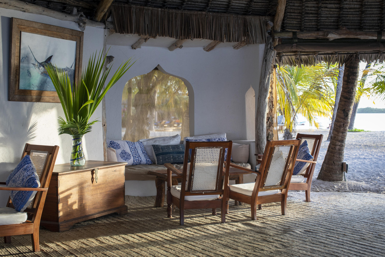 Nehmen Sie Platz an der Bar von Manda Bay