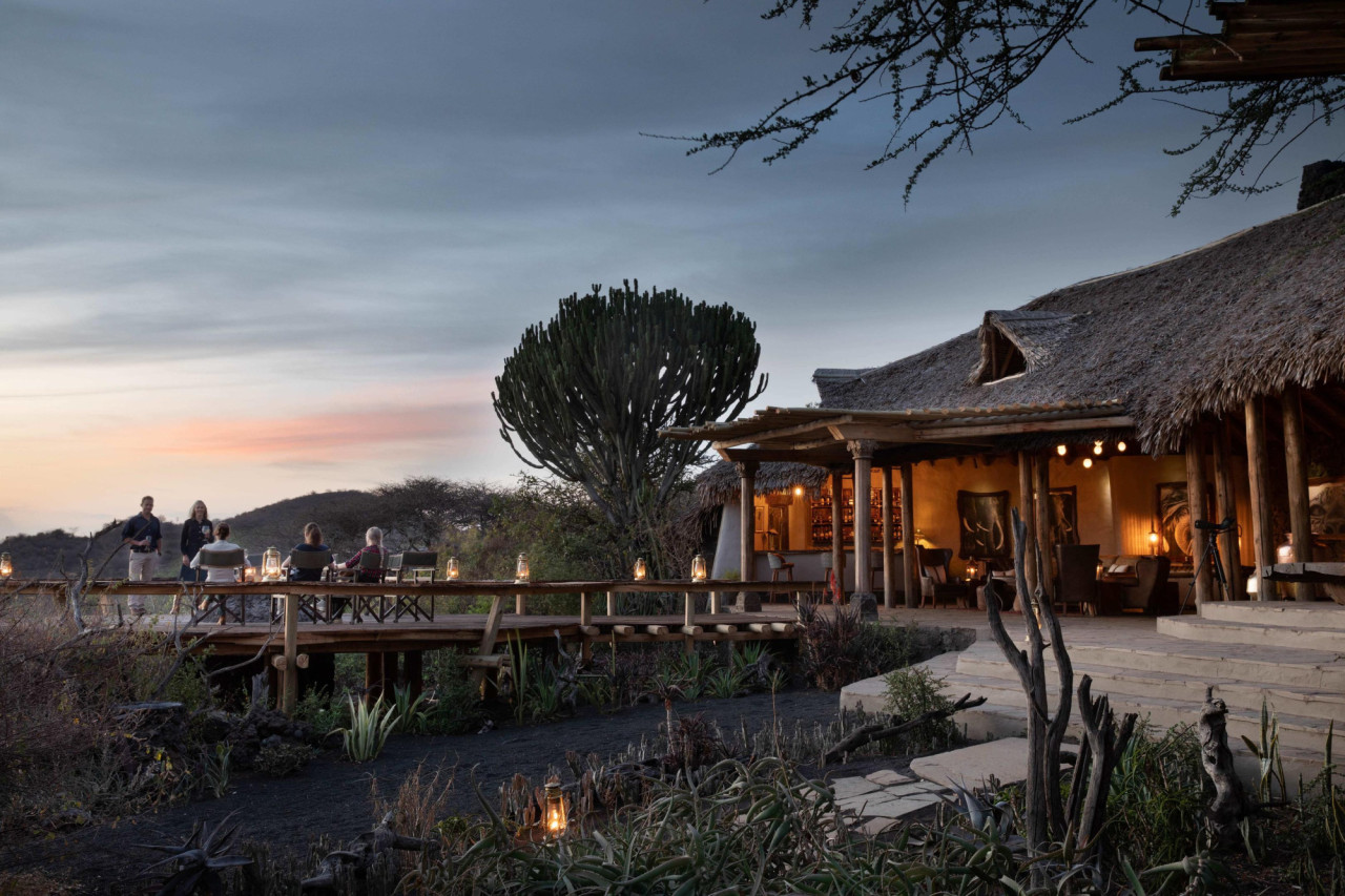 Lounge, Bar und Essbereich im Herzen der Lodge