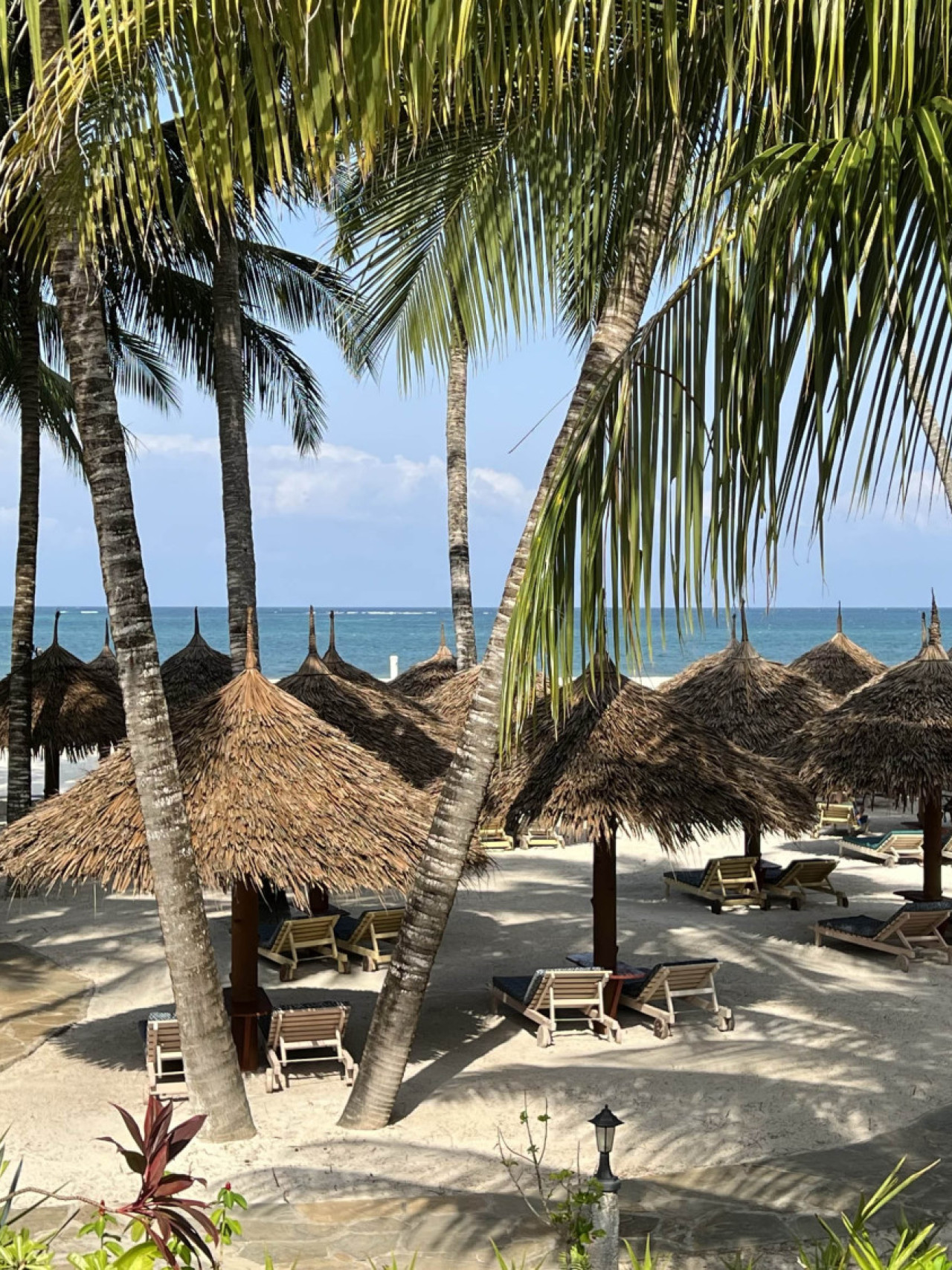 Fantastische Lage am ruhigen Strand von Galu Beach