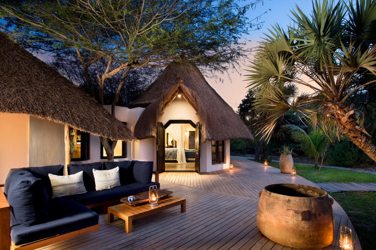 Luxuriöse strohgedeckte Häuser mit privater Terrasse